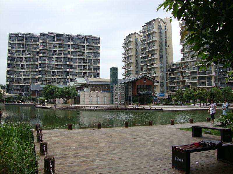 子母銅門安裝實(shí)景案例,輝映春華四季園