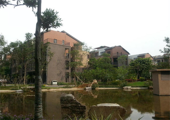 別墅雙開銅門安裝實(shí)景案例,非寧靜無以致遠(yuǎn)