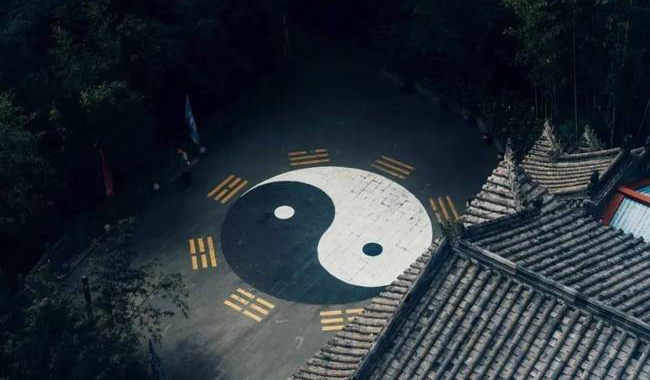 銅門(mén)入戶門(mén)風(fēng)水裝修的5個(gè)常見(jiàn)問(wèn)題_銅盟薈銅門(mén)