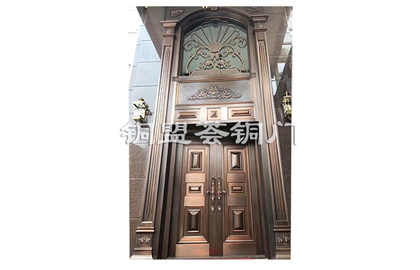 8米多高傾斜風(fēng)水銅門(mén)，藏風(fēng)聚氣生財(cái)利業(yè)